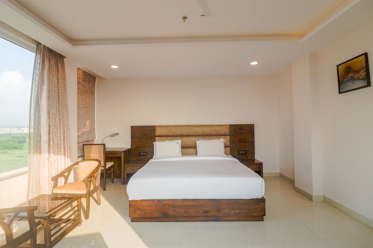 Fabhotel Mid Town Grand Panchkula Exteriér fotografie
