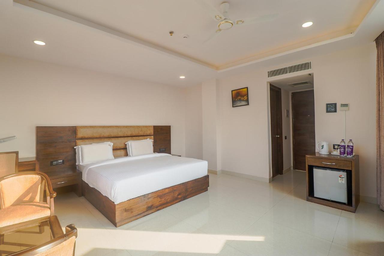 Fabhotel Mid Town Grand Panchkula Exteriér fotografie