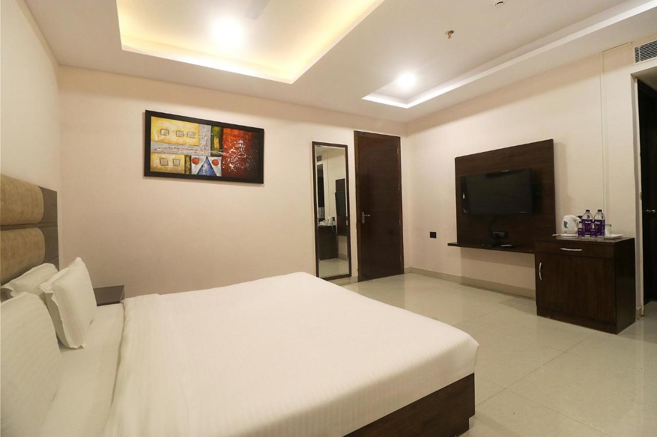 Fabhotel Mid Town Grand Panchkula Exteriér fotografie