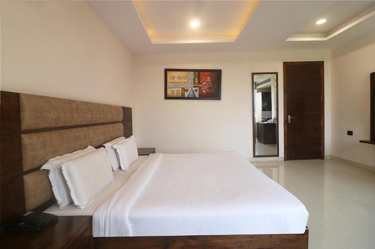Fabhotel Mid Town Grand Panchkula Exteriér fotografie