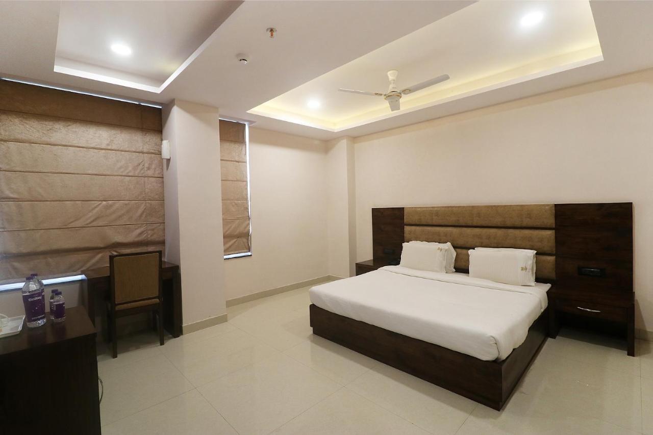 Fabhotel Mid Town Grand Panchkula Exteriér fotografie