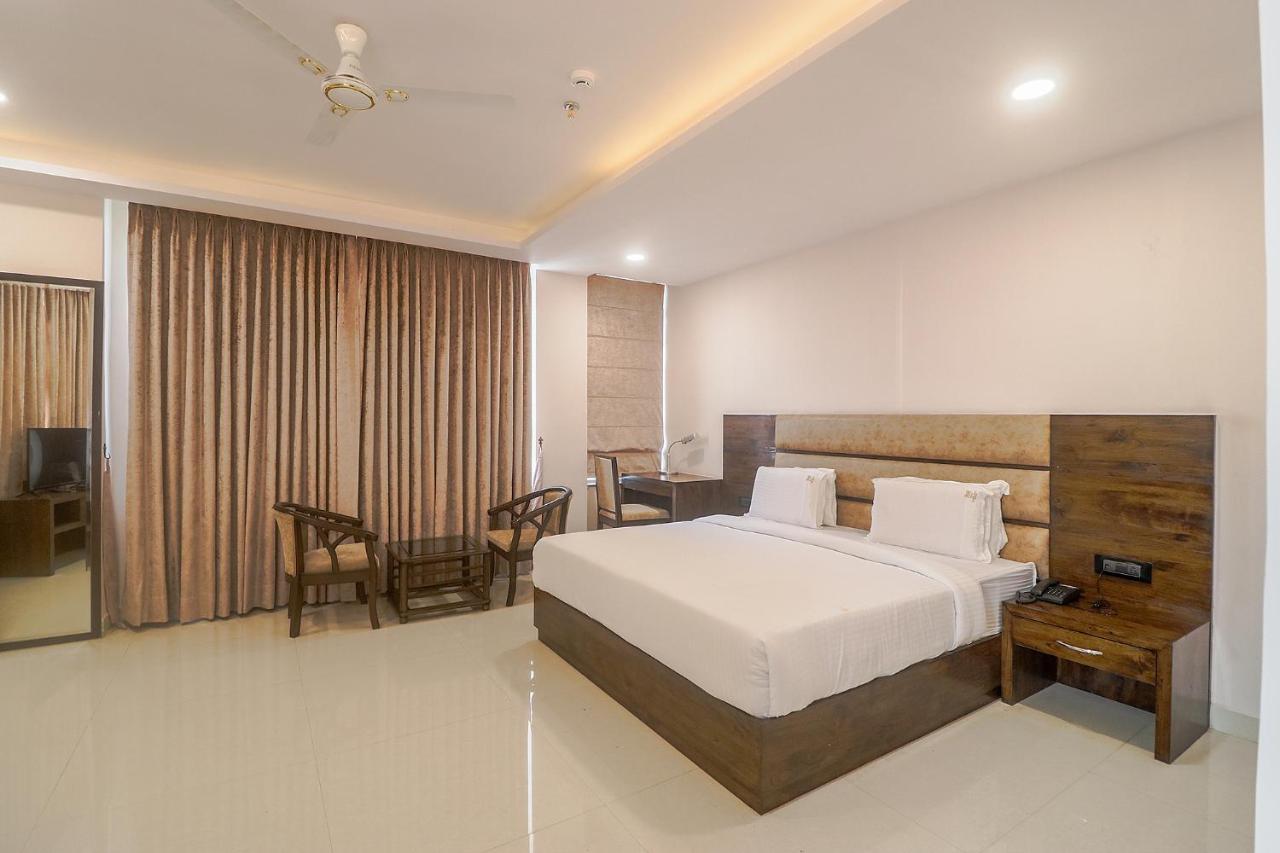 Fabhotel Mid Town Grand Panchkula Exteriér fotografie